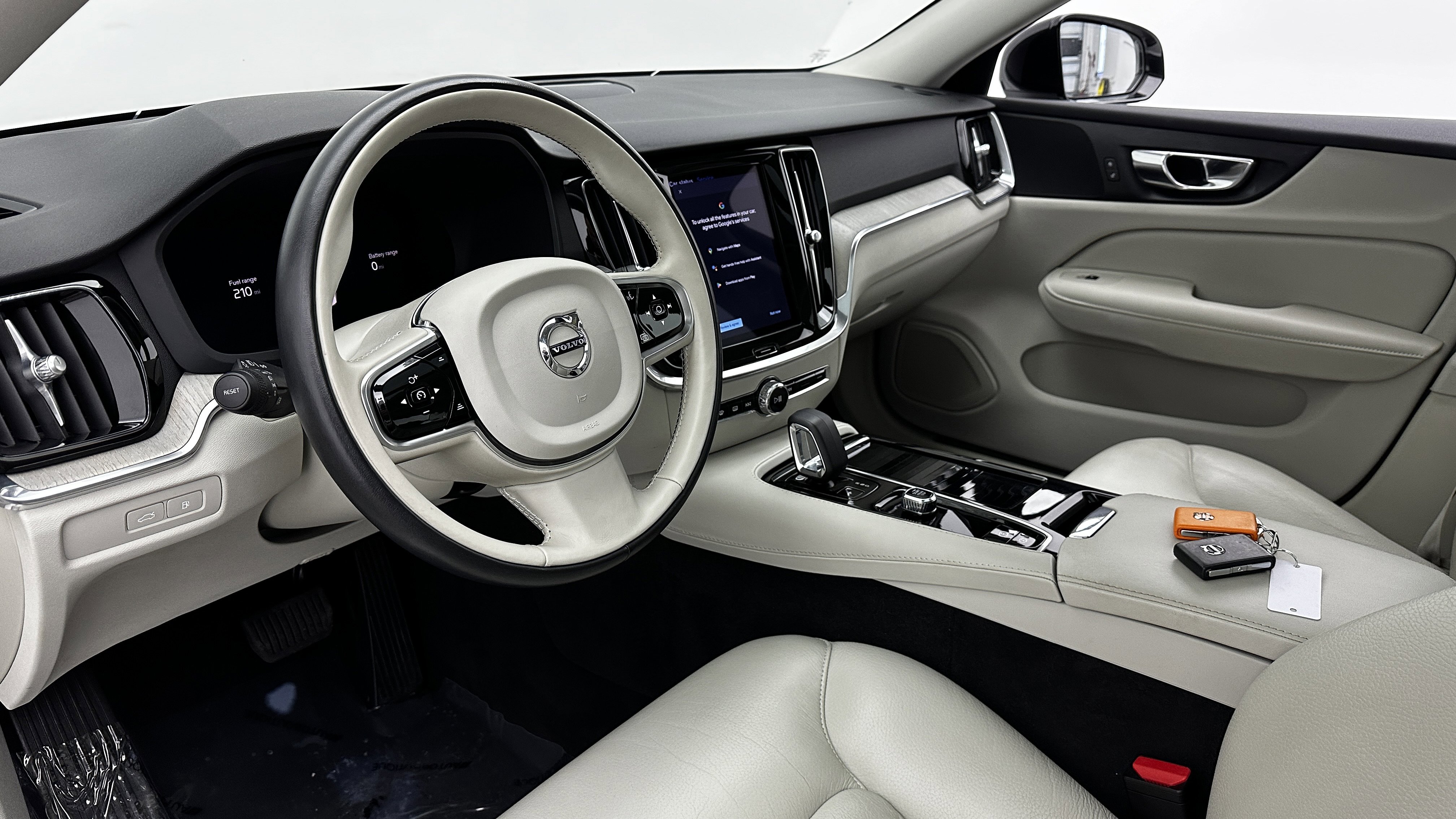 Used 2023 Volvo S60 T8 Plus image 10