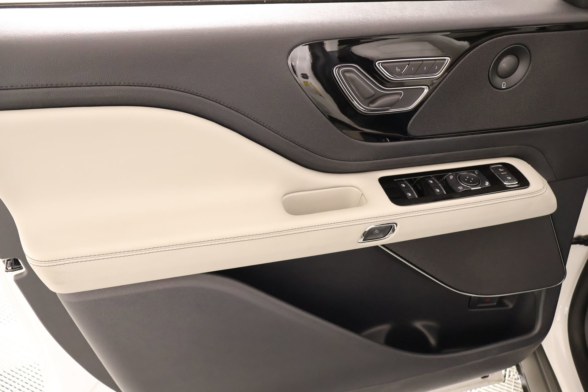 New 2026 Lincoln Aviator Reserve AWD/4WD image 17