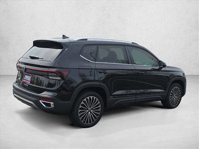 Used 2025 Volkswagen Taos SE image 4