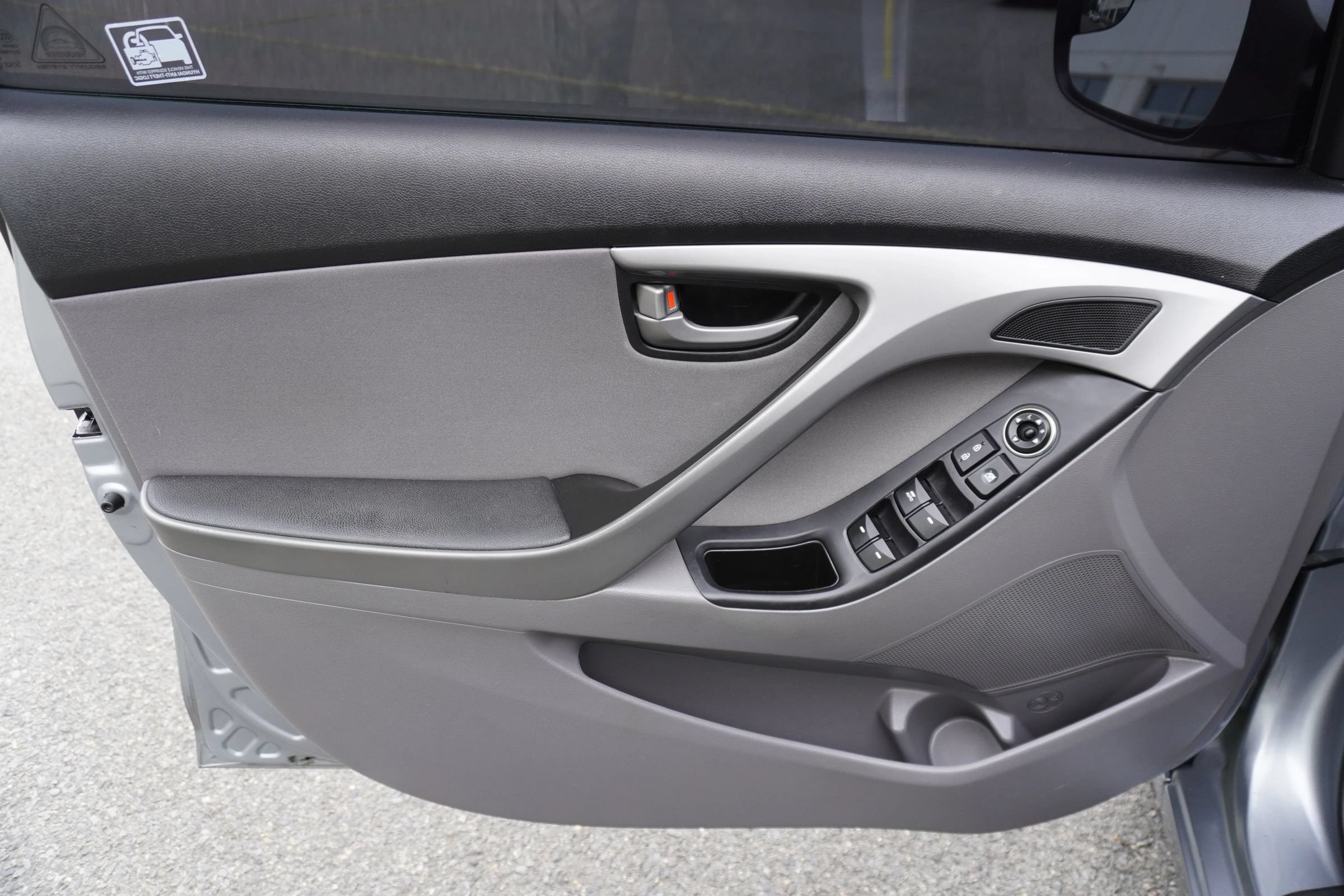 Used 2015 Hyundai Elantra SE w/ Option Group 02 FWD image 13