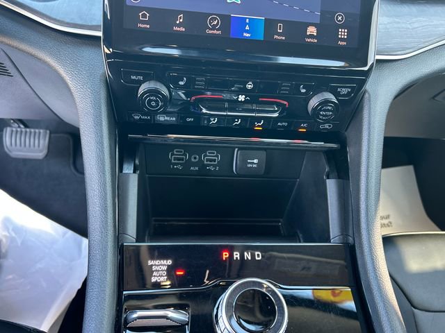 Used 2023 Jeep Grand Cherokee L Limited w/ Black Appearance Package AWD/4WD image 32