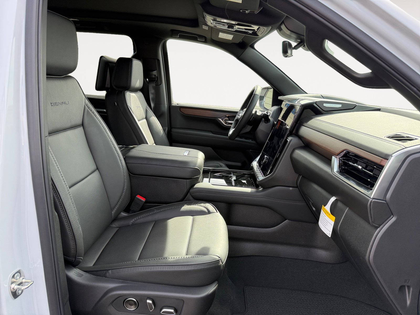 New 2026 GMC Yukon XL Denali w/ Denali Reserve Package image 19