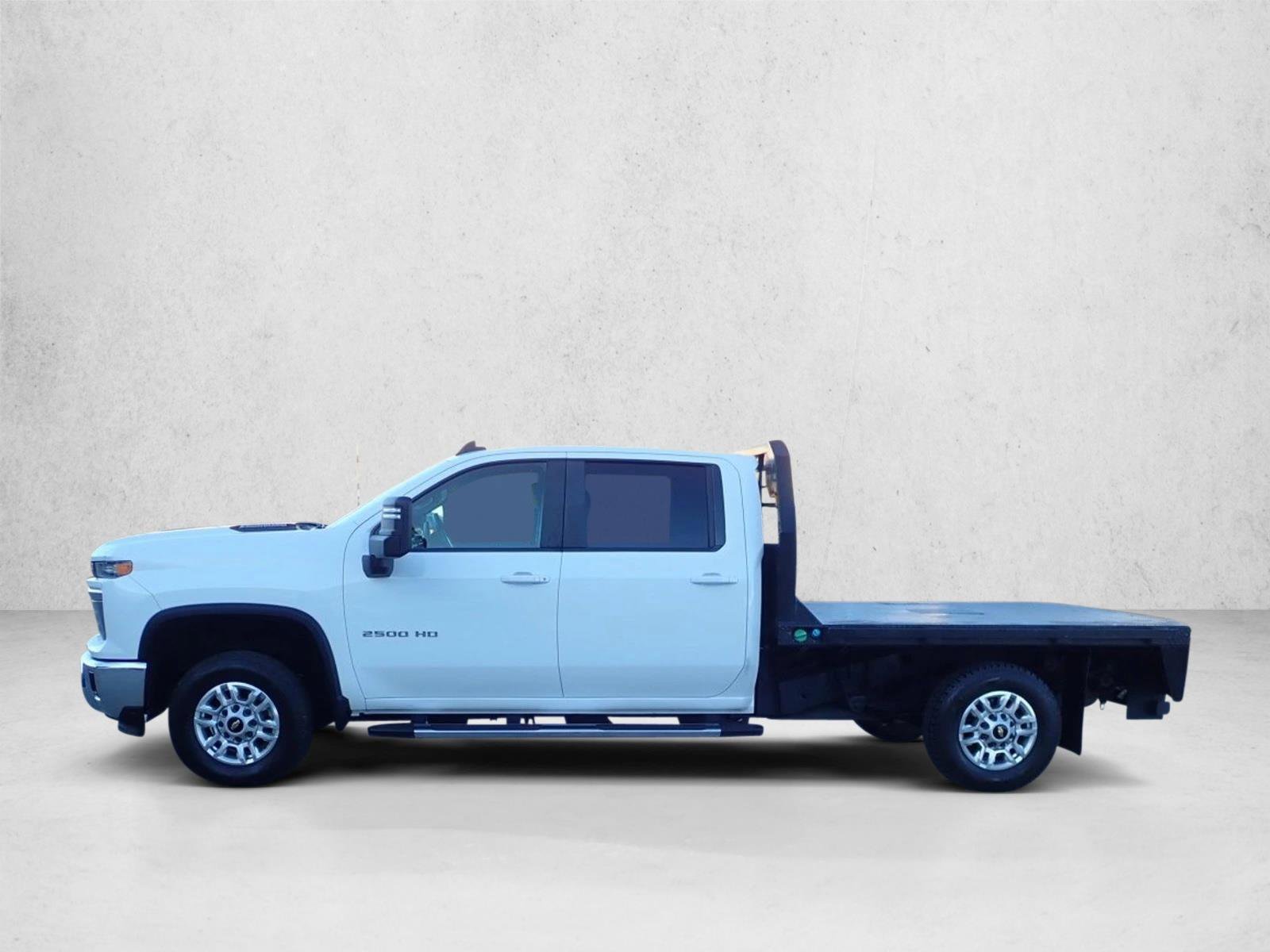 Used 2024 Chevrolet Silverado 2500 LT w/ Convenience Package AWD/4WD image 2
