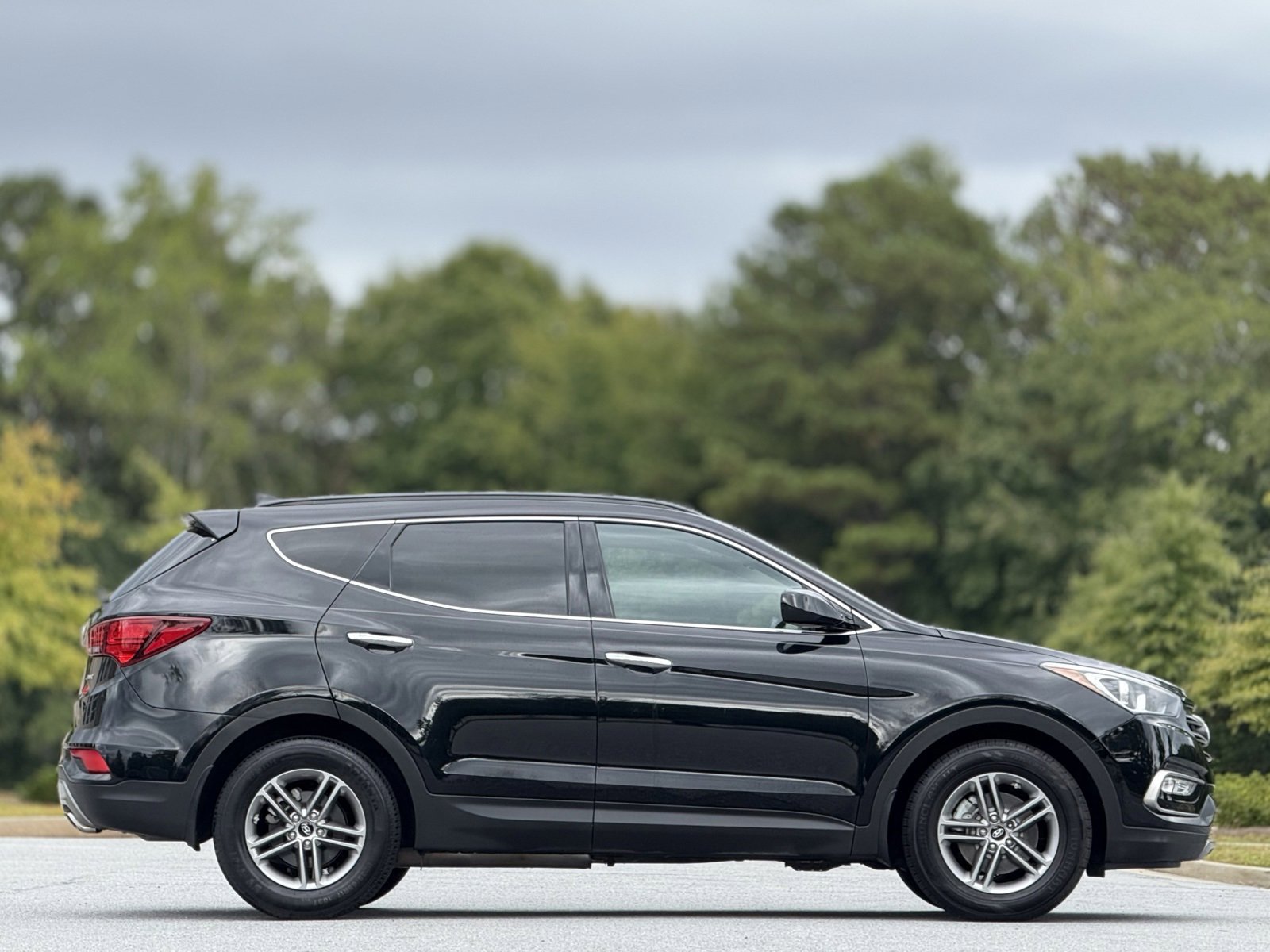 Used 2017 Hyundai Santa Fe Sport image 10