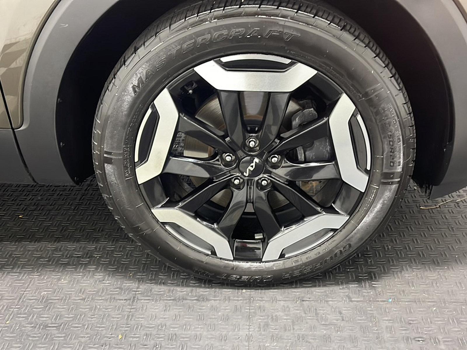 Used 2024 Kia Telluride EX w/ EX Captain's Chair Package AWD/4WD image 24