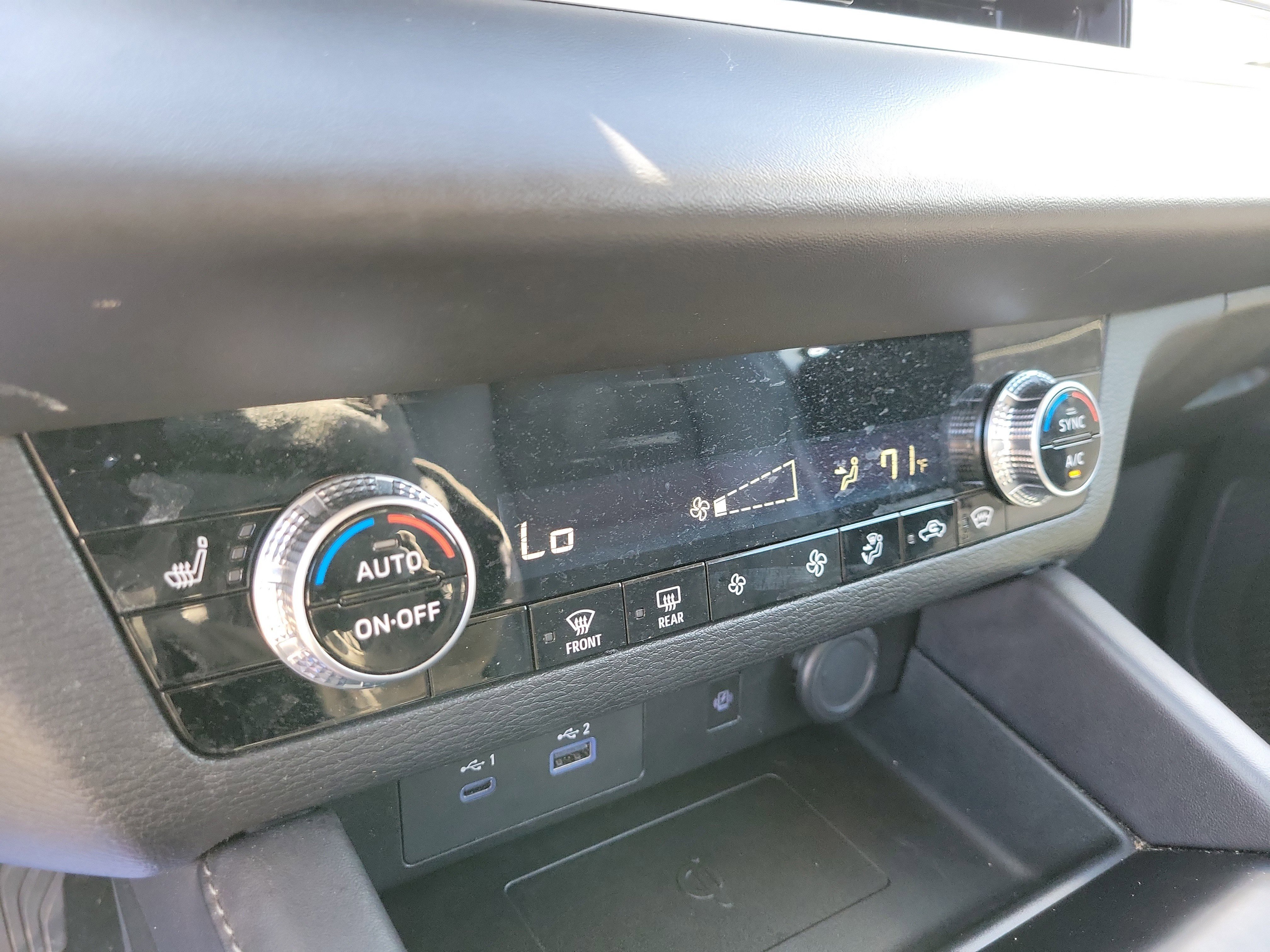 Used 2024 Mitsubishi Outlander SE Black Edition image 28