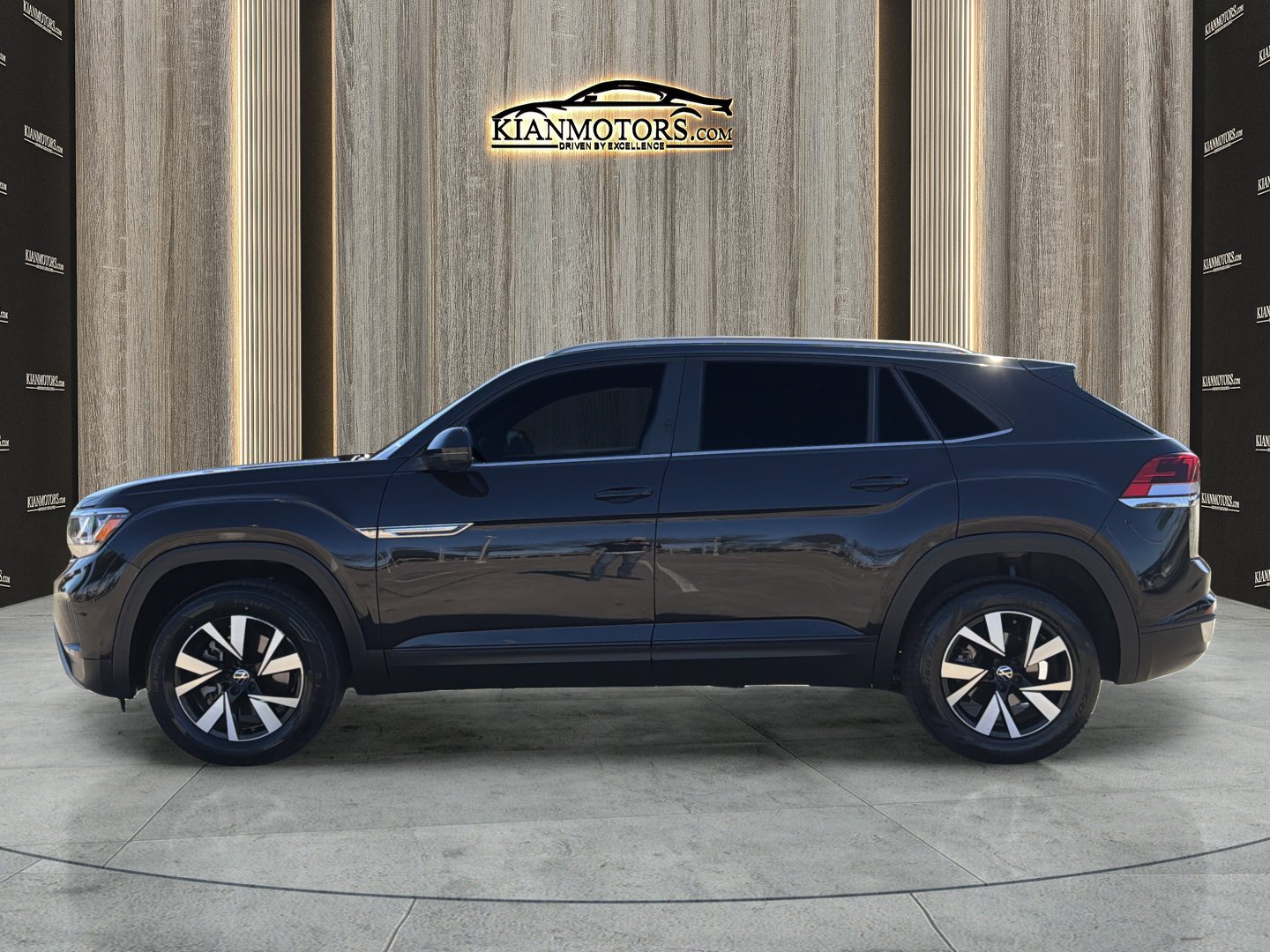 Used 2021 Volkswagen Atlas Cross Sport SE FWD image 4