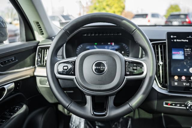 Used 2025 Volvo XC90 B6 Plus image 30