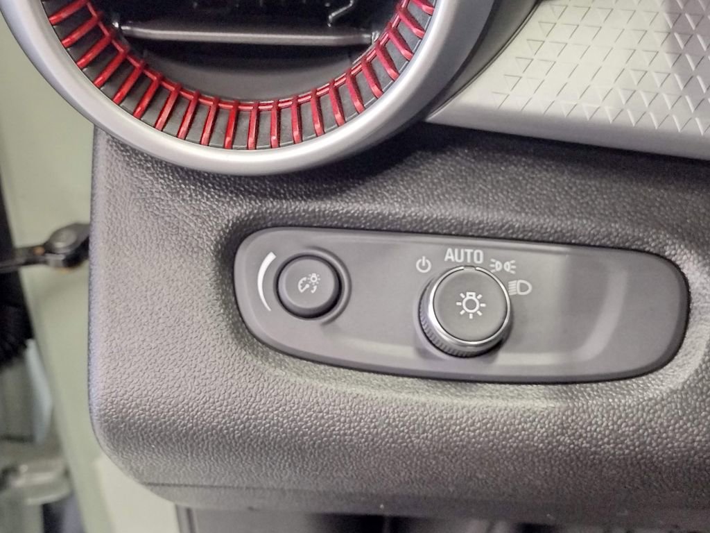 Used 2024 Chevrolet Trax RS FWD image 23