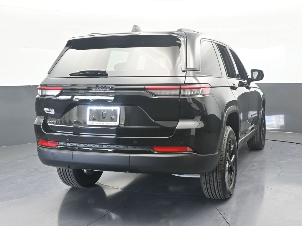New 2025 Jeep Grand Cherokee Laredo image 5