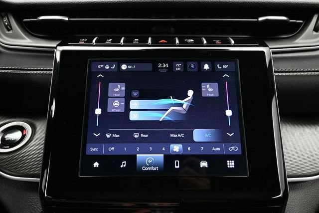 Used 2025 Jeep Grand Cherokee Altitude AWD/4WD image 32
