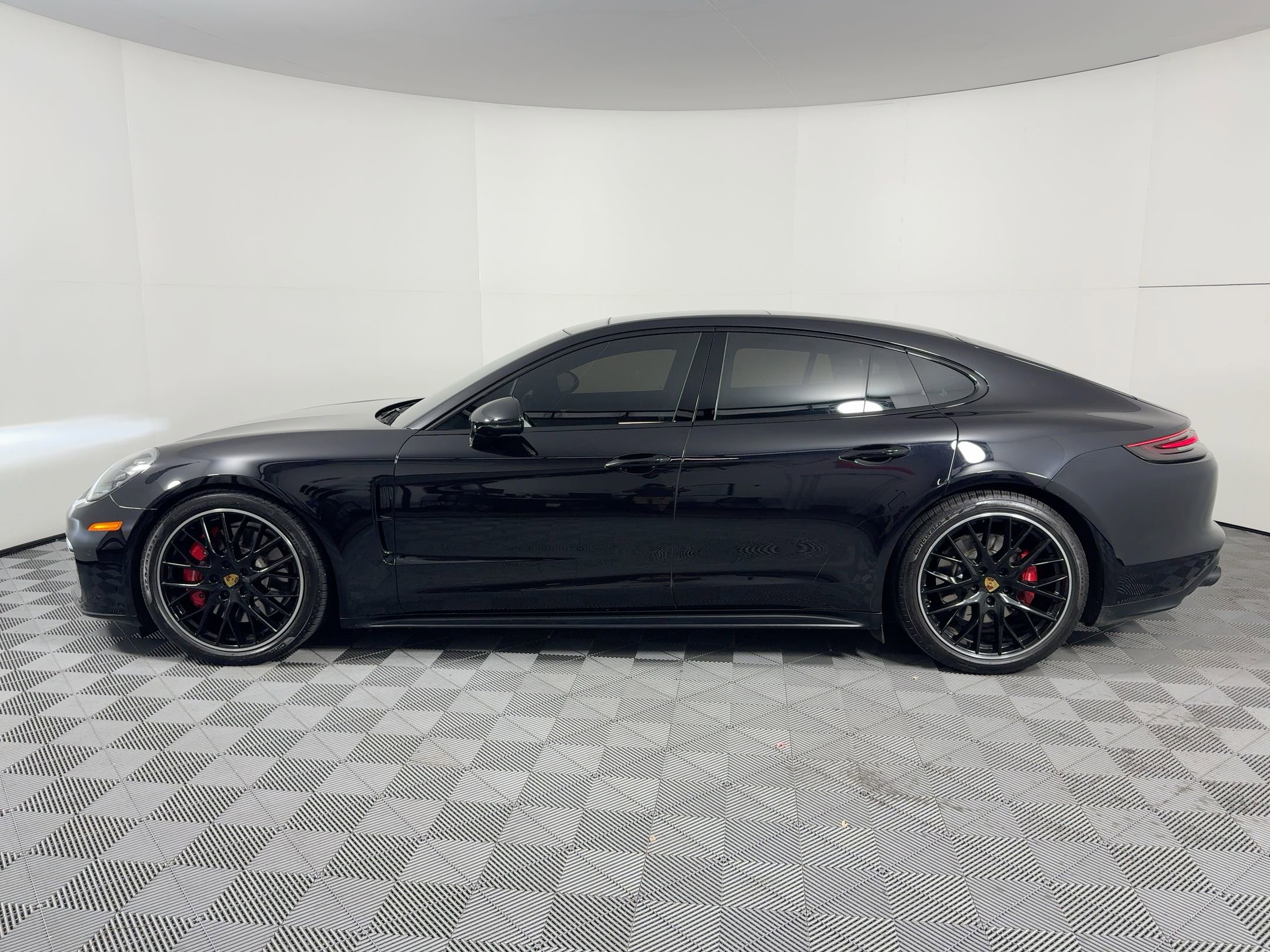 Certified 2020 Porsche Panamera GTS w/ Premium Package Plus image 2
