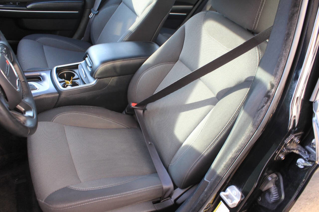 Used 2016 Dodge Charger SE w/ Power Sunroof Group image 11