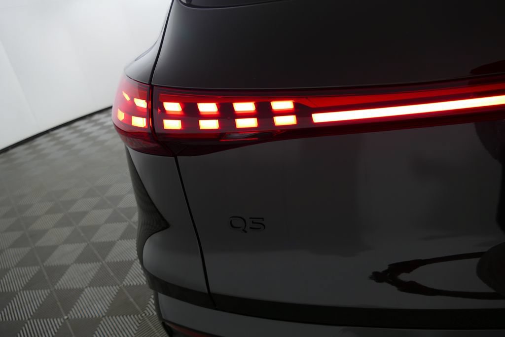 Certified 2025 Audi Q5 Premium w/ Convenience Package AWD/4WD image 32