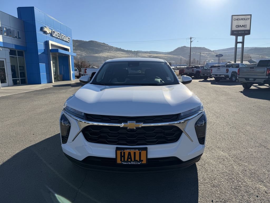 New 2026 Chevrolet Trax LS image 2