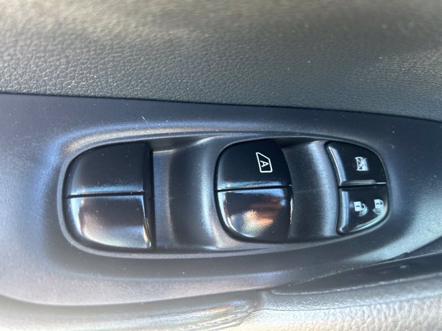 Used 2017 Nissan Rogue S AWD/4WD image 20
