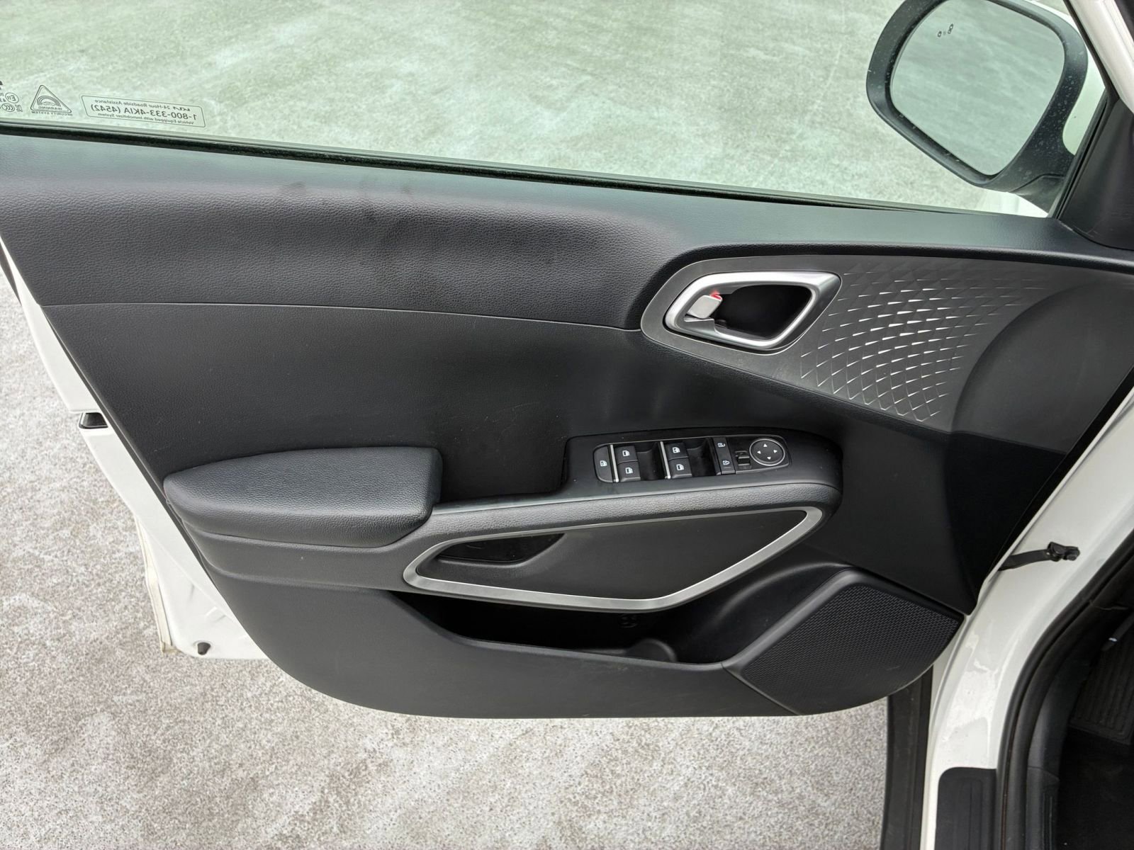 Used 2025 Kia Soul LX w/ LX Technology Package image 18