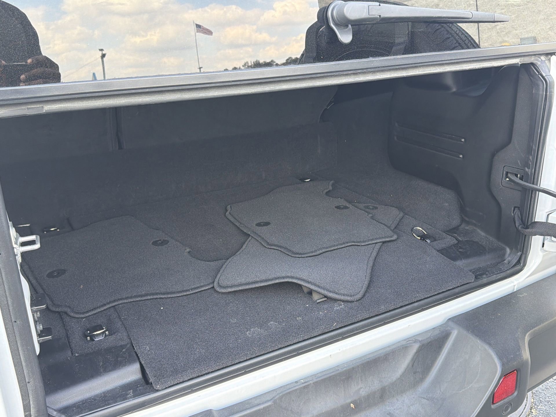 Used 2025 Jeep Wrangler Unlimited Sahara w/ Safety Group image 6