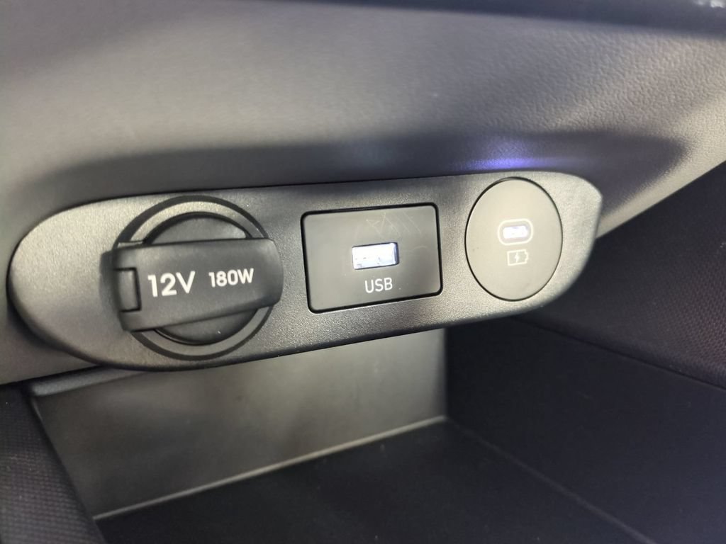 Used 2025 Hyundai Elantra Hybrid FWD image 24