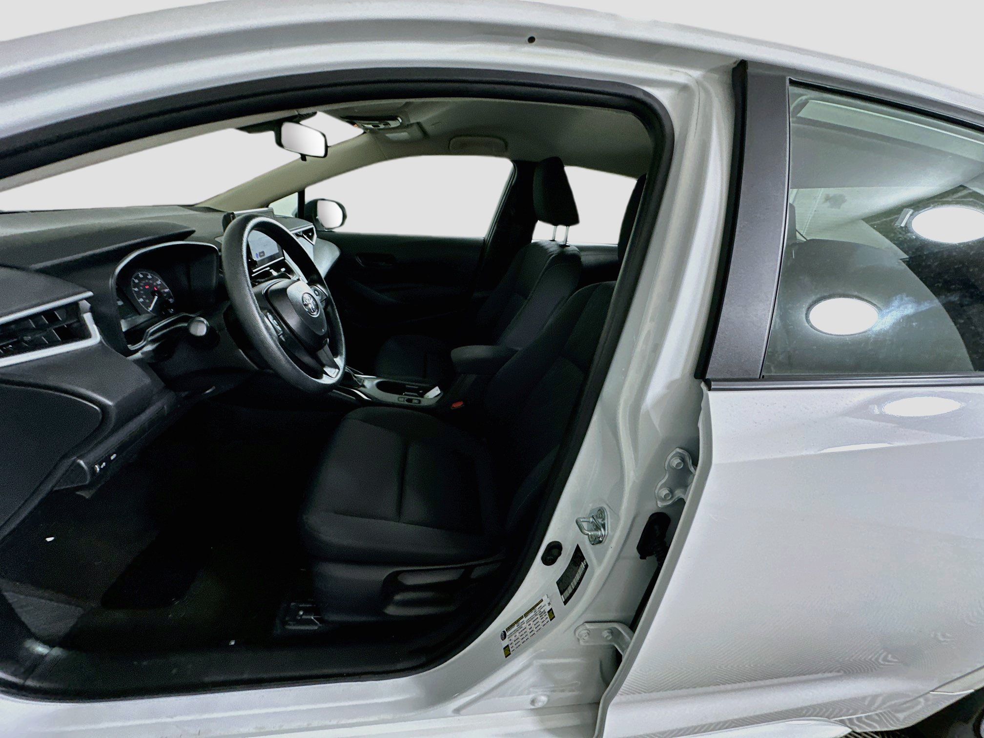 Used 2025 Toyota Corolla LE FWD image 13