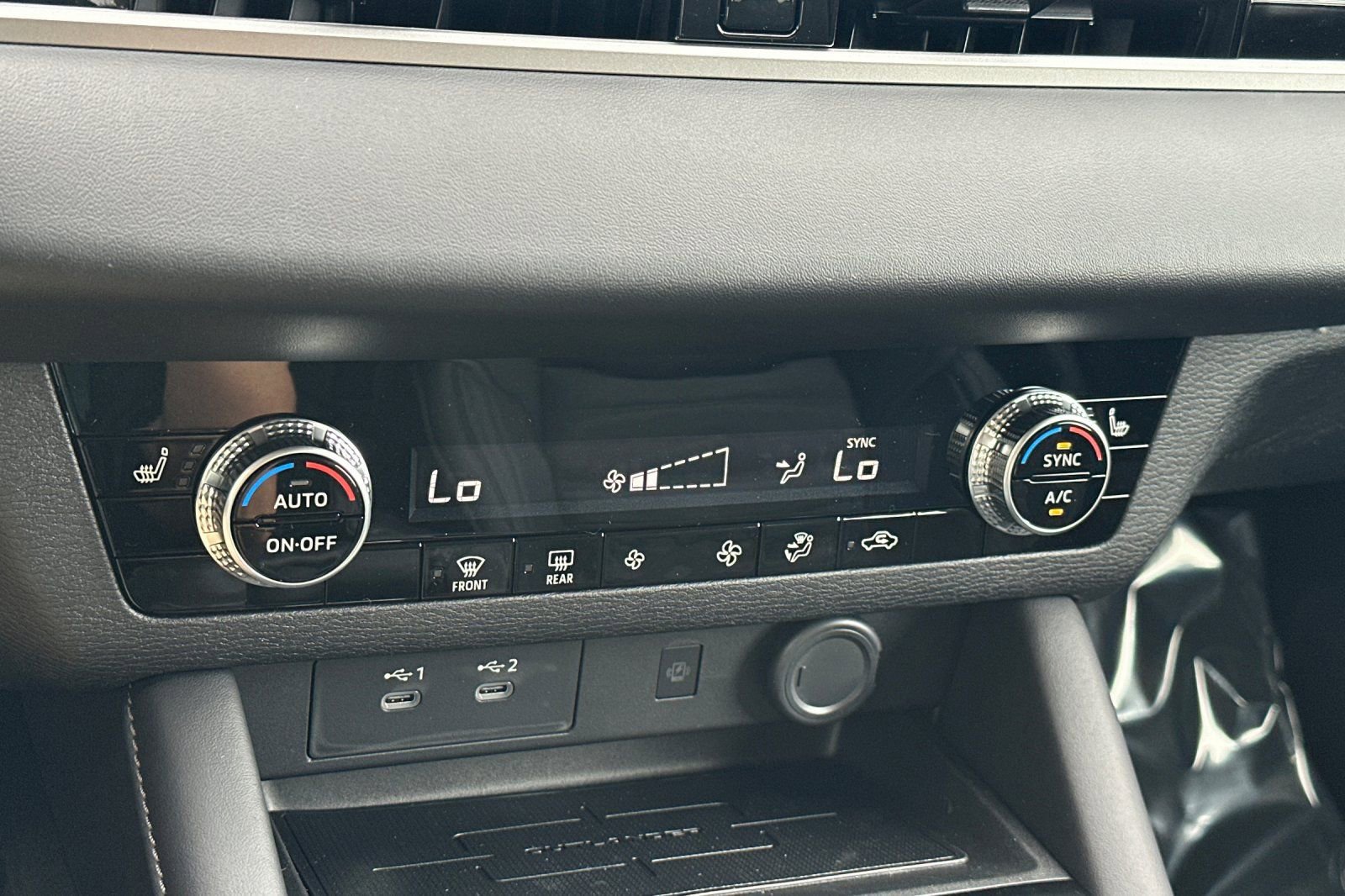 New 2025 Mitsubishi Outlander SE image 21