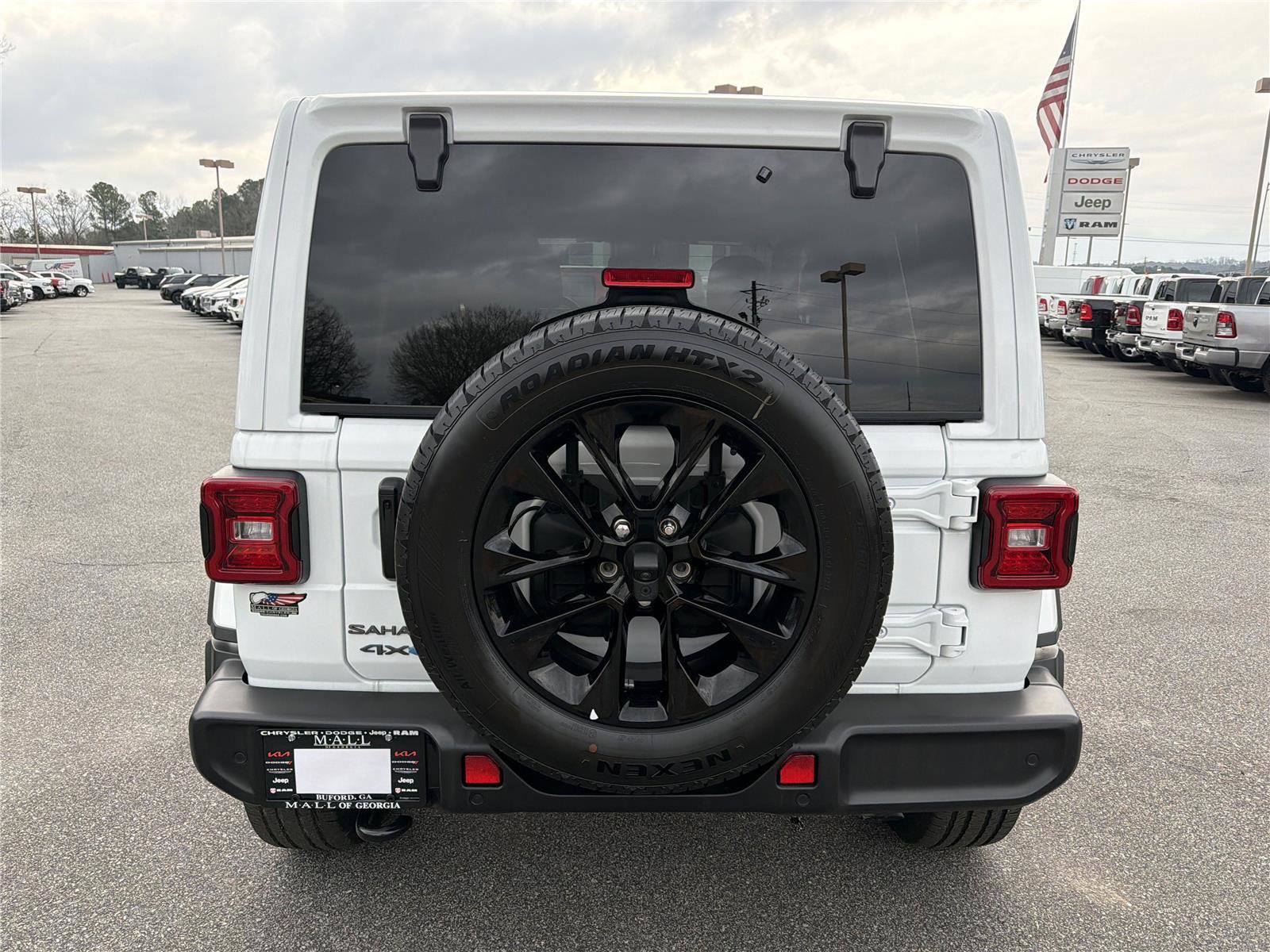 Used 2025 Jeep Wrangler Sahara w/ Safety Group image 7