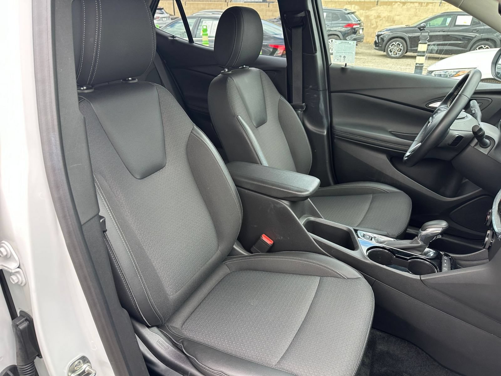 Used 2025 Buick Encore GX Preferred AWD/4WD image 34