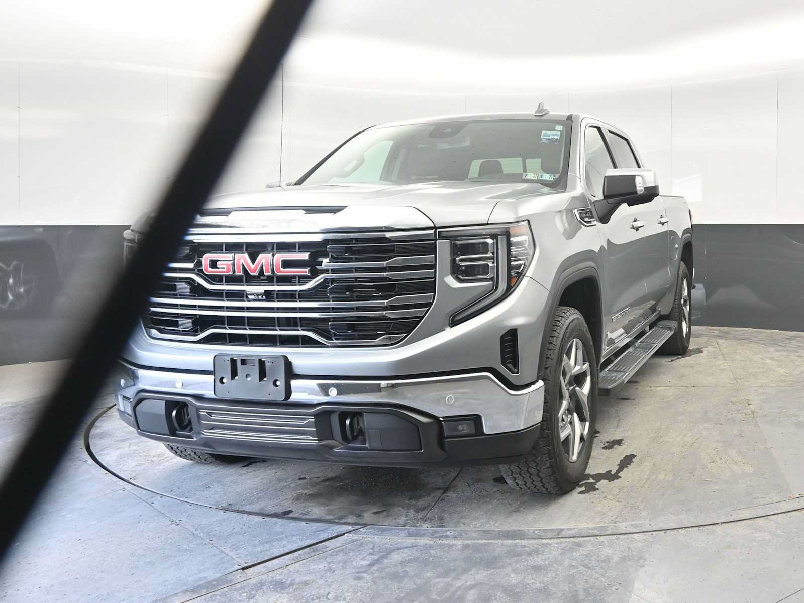 Used 2024 GMC Sierra 1500 SLT w/ SLT Premium Plus Package AWD/4WD image 9