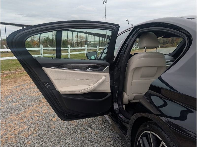 Used 2022 BMW 530i xDrive w/ M Sport Package image 10