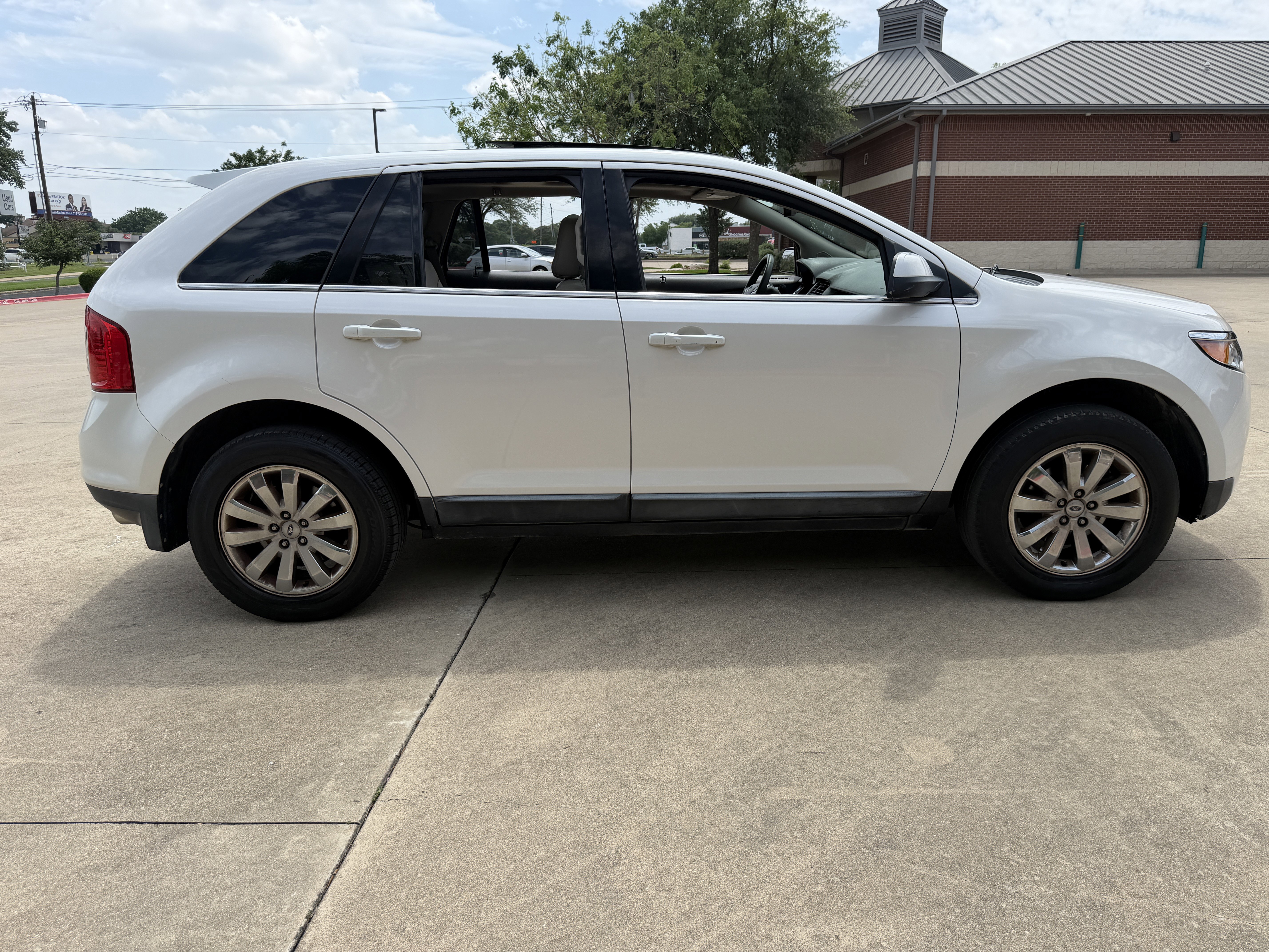 Used 2011 Ford Edge Limited w/ 302A Rapid Spec Order Code AWD/4WD image 7
