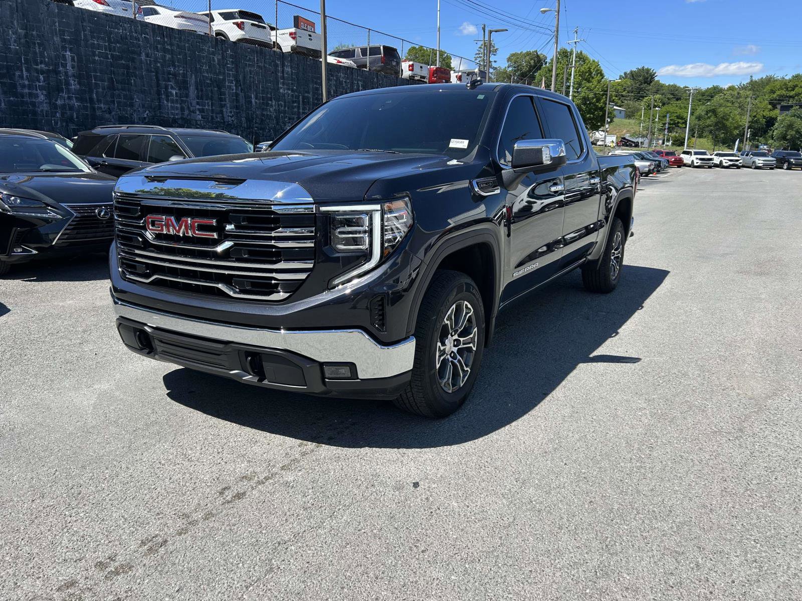 Used 2025 GMC Sierra 1500 SLT AWD/4WD image 7