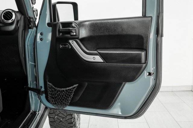 Used 2015 Jeep Wrangler Rubicon w/ Power Convenience Group image 38