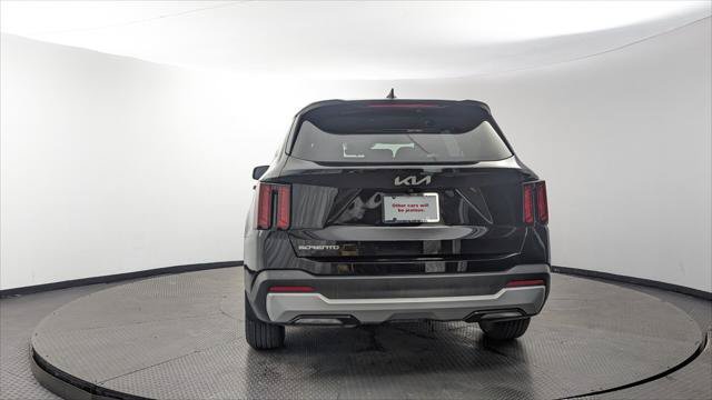 Used 2025 Kia Sorento LX FWD image 7
