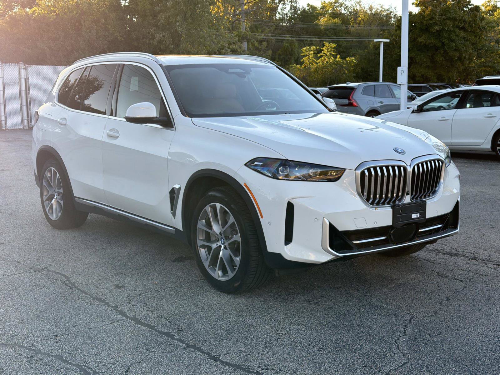 Certified 2024 BMW X5 xDrive50e w/ Premium Package AWD/4WD image 3