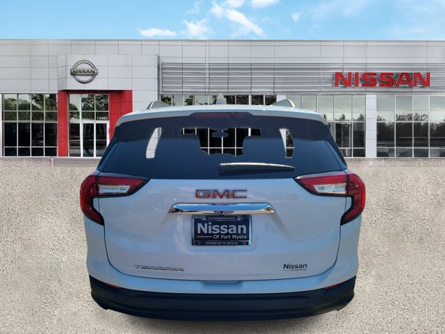 Used 2024 GMC Terrain SLE w/ Driver Convenience Package FWD image 3