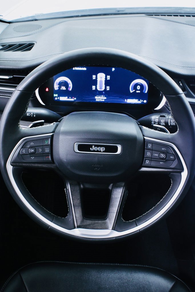 Used 2023 Jeep Grand Cherokee Limited image 14