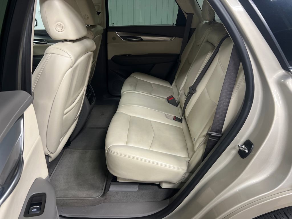 Used 2017 Cadillac XT5 Luxury w/ Driver Awareness Package AWD/4WD image 13