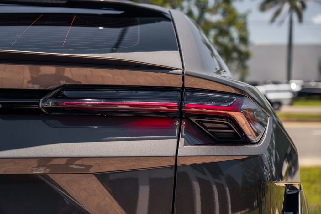 Used 2023 Lamborghini Urus S AWD/4WD image 12