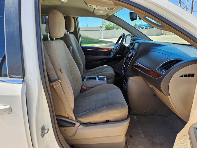 Used 2012 Chrysler Town & Country Touring image 20