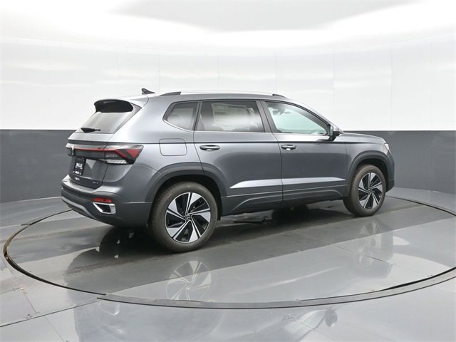 New 2026 Volkswagen Taos SE image 7