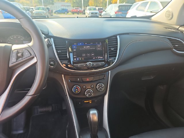 Used 2022 Chevrolet Trax LT w/ Premium Seat Package AWD/4WD image 18