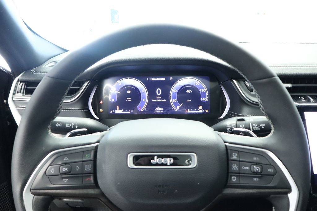 Used 2024 Jeep Grand Cherokee Limited w/ Black Appearance Package AWD/4WD image 37