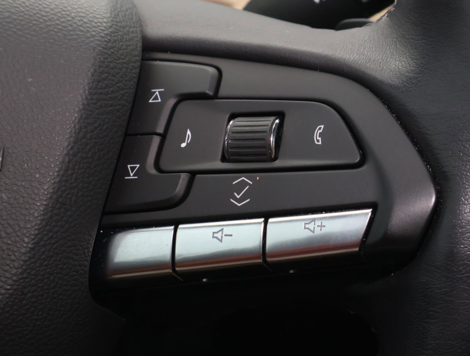 Certified 2024 Cadillac XT4 Luxury FWD image 28