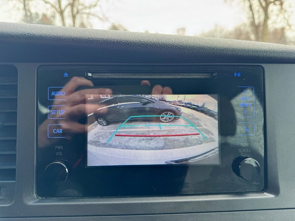 Used 2017 Toyota Sienna L image 29