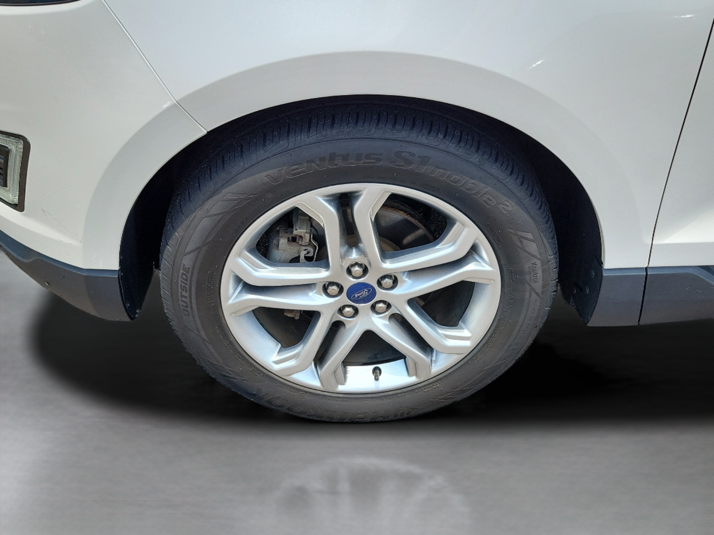 Used 2018 Ford Edge Titanium FWD image 35