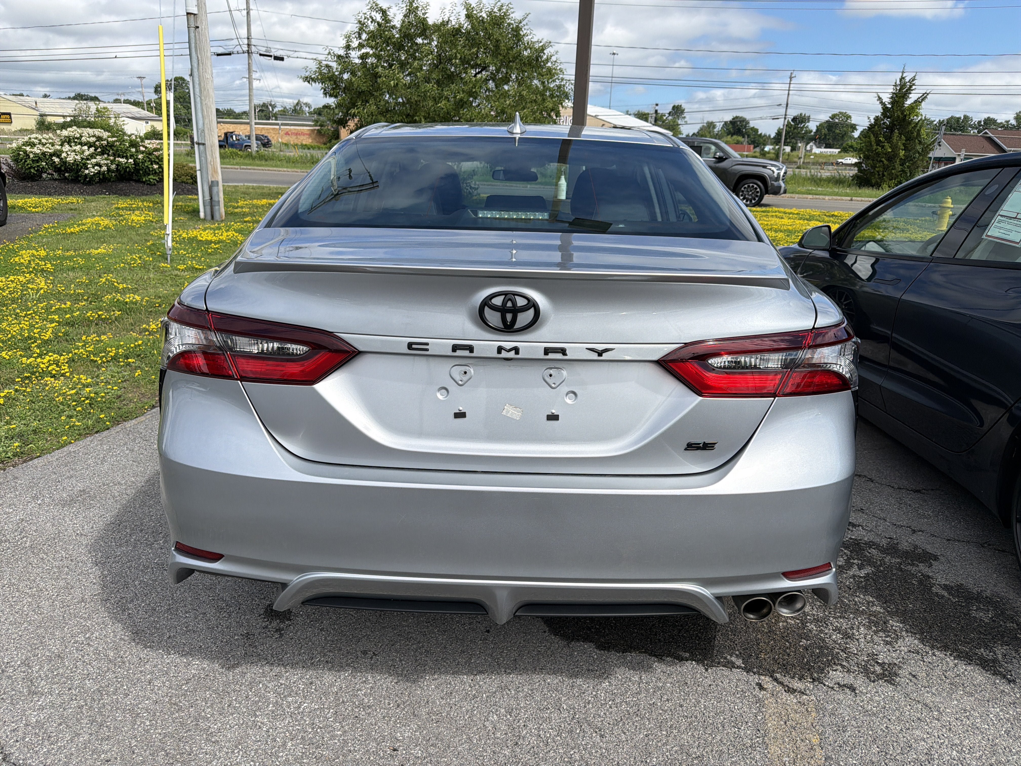 Used 2024 Toyota Camry SE w/ Cold Weather Package FWD image 6