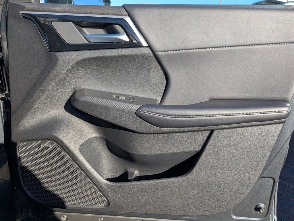 Used 2025 Mitsubishi Outlander SE image 40