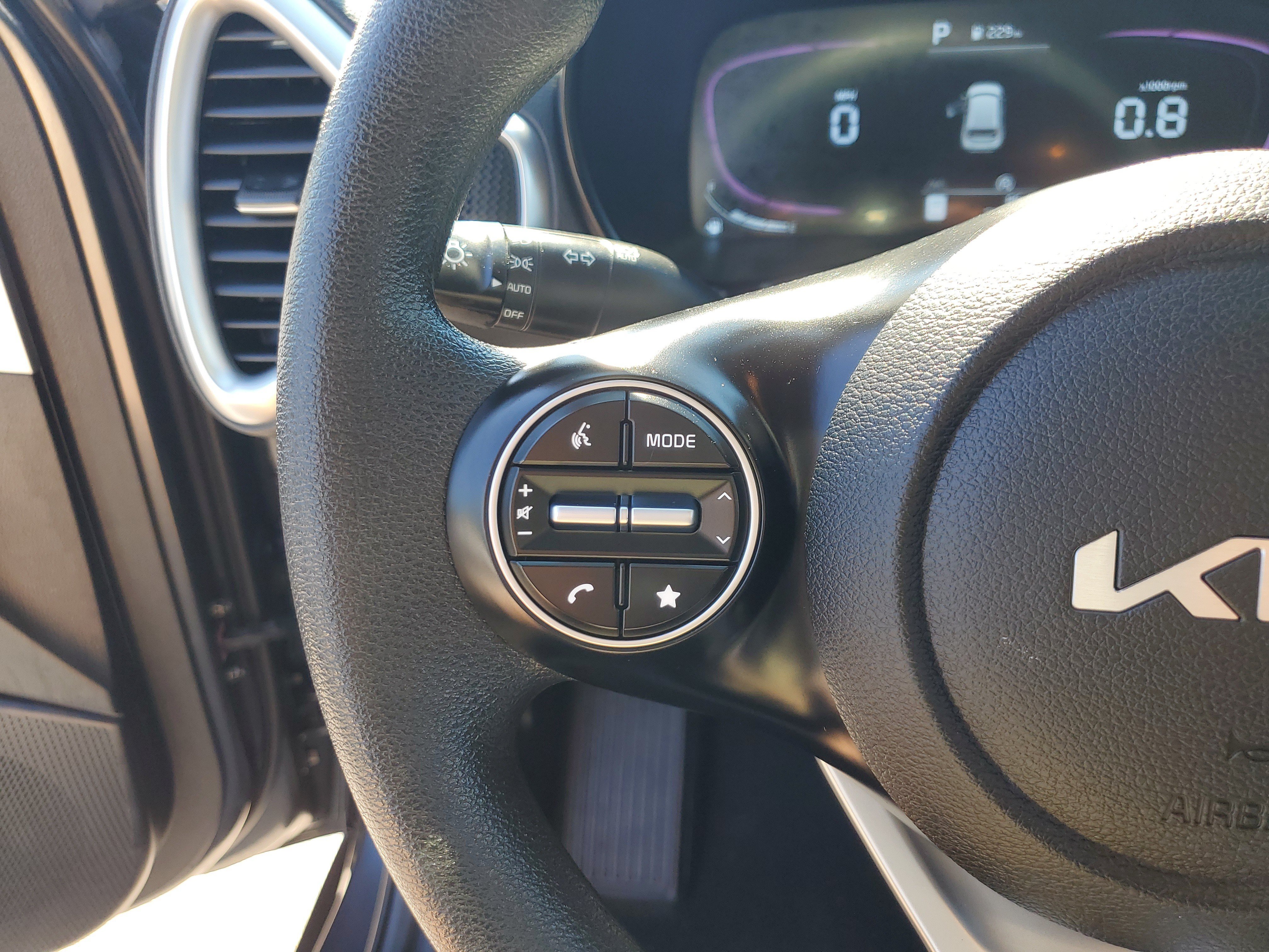 Used 2025 Kia Soul LX w/ LX Technology Package FWD image 26