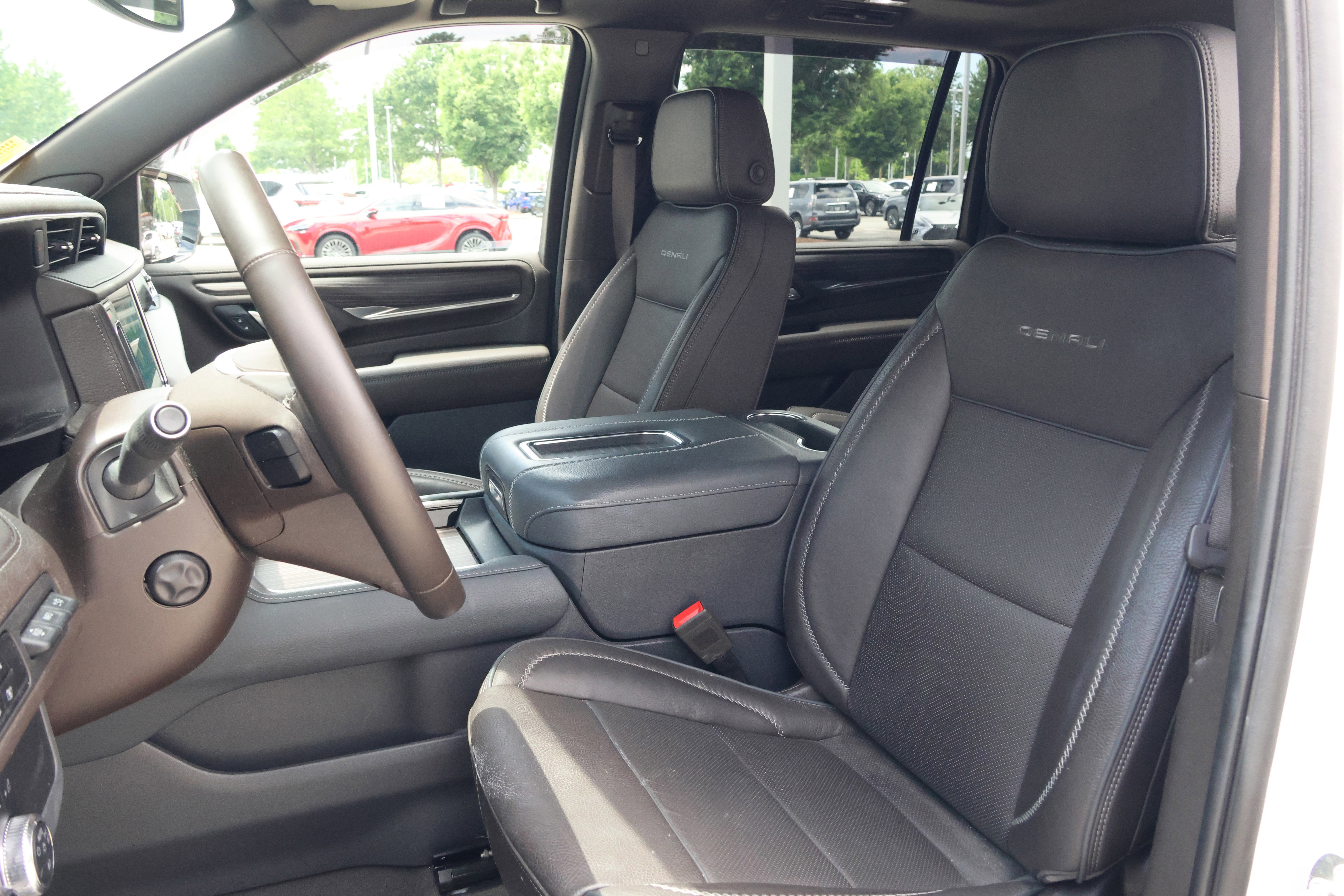 Used 2023 GMC Yukon XL Denali AWD/4WD image 33
