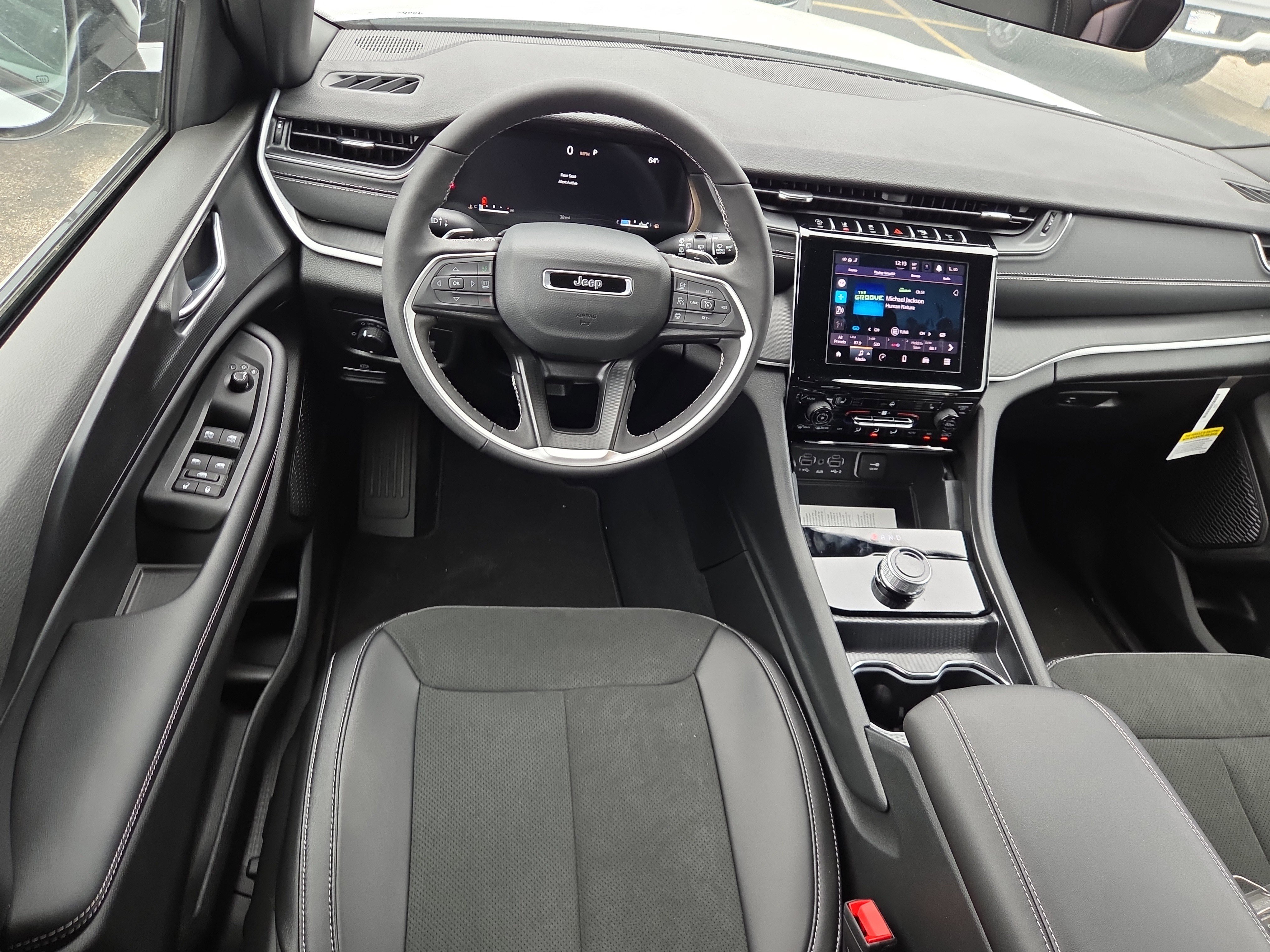 New 2025 Jeep Grand Cherokee L Altitude image 8